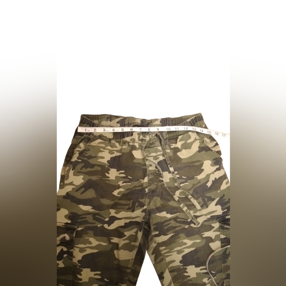 Almost Famous Women Size Large Green Camo Denim - Picture 3 of 8